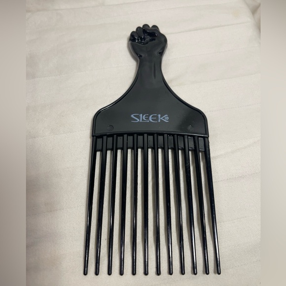 Sleek Afro Pick Beauty Supplies Hair Vintage Afro Comb Detangling Black Fist - Picture 1 of 2